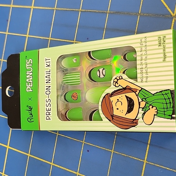 Rude Peanuts Press-On Nail Kit - New In Sealed Box - Green Peppermint Patty - Picture 1 of 3